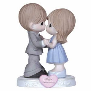 Figurine-Anniversary (General)-Couple w/Heart (Thr